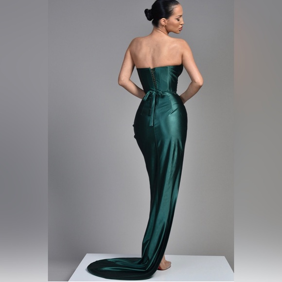 Emerald Green Satin Maxi Gown – Size S – New With Tags Evening / Wedding / Prom - Picture 2 of 3